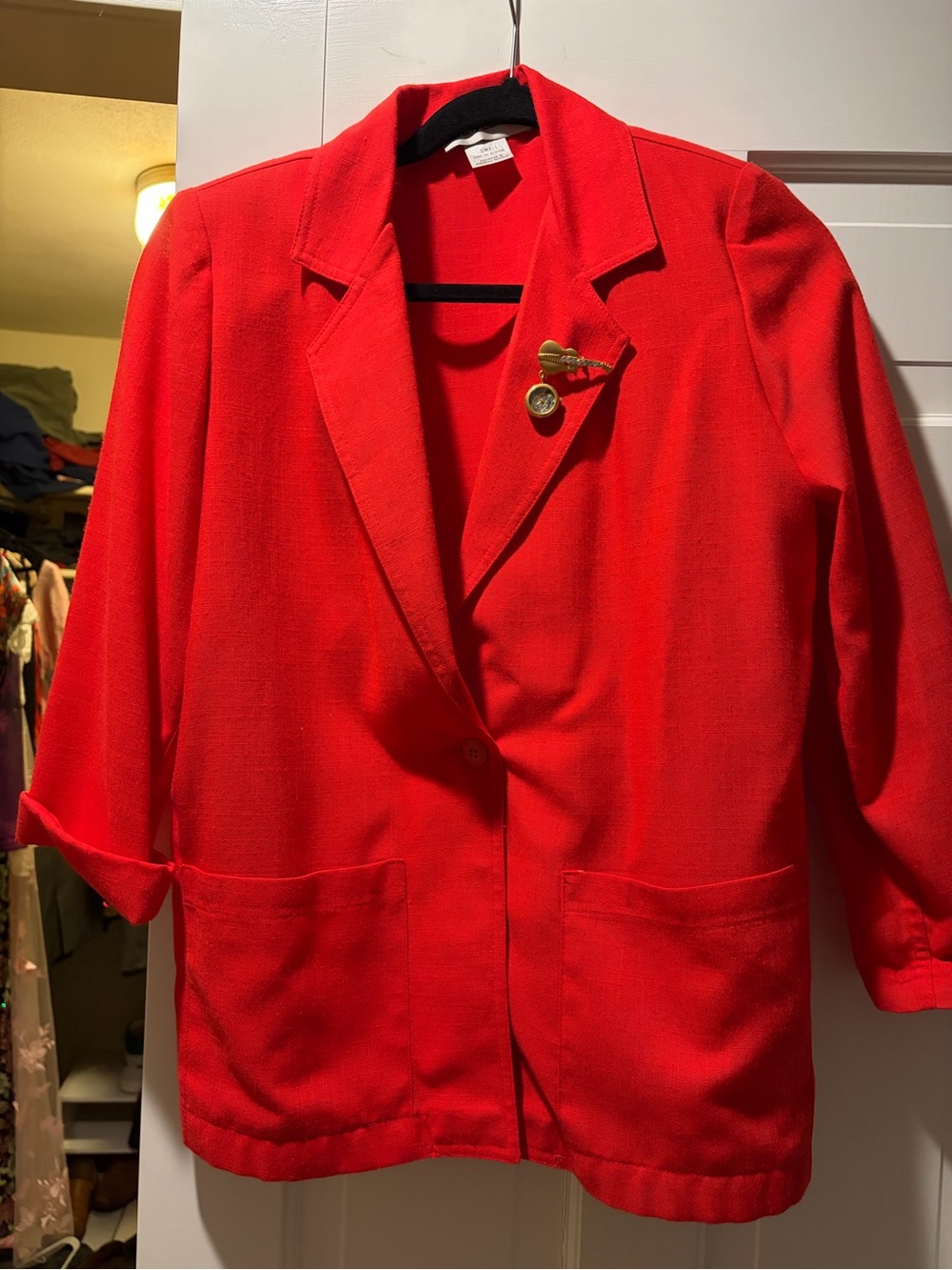 Red Cathy Daniels vintage blazer w/ guitar brooch, size S